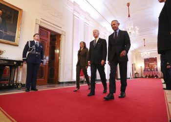 Obama vuelve a la Casa Blanca para reivindicar su legado