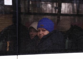 Ucrania anuncia que logró evacuar ayer a más de 700 ciudadanos de Mariúpol