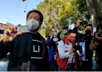 “Un día histórico” afirmó Mario Delgado, dirigente nacional de Morena al acudir a casilla en Iztacalco