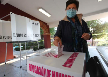 Sin incidencias, instalan casillas para revocación de mandato de AMLO en Edomex