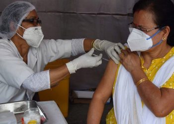 La India aprueba la tercera dosis de la vacuna para toda su población adulta