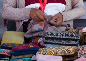 Artesanos indígenas en Querétaro piden un espacio para vender