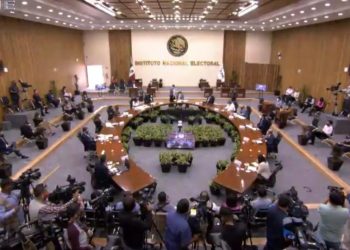 Llaman consejeros del INE a funcionarios a no “acarrear” en la Revocación de Mandato