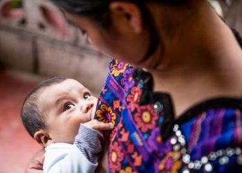 Lactancia materna reduce riesgo de muerte súbita en primeros seis meses de vida de bebés