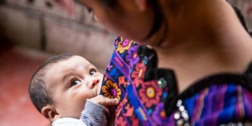 Lactancia materna reduce riesgo de muerte súbita en primeros seis meses de vida de bebés