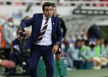 Chivas de Guadalajara despide al entrenador Marcelo Michel Leaño