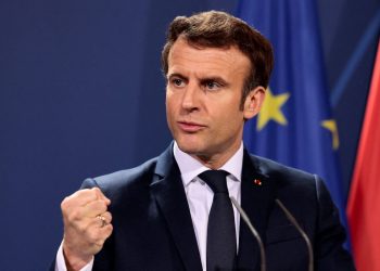 Macron asegura ante Zelenski que reforzará la ayuda militar a Ucrania