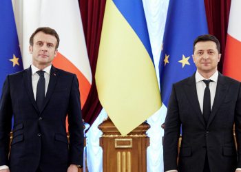 Macron reitera su apoyo a Zelenski tras discrepar por el genocidio