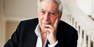 Vargas Llosa está hospitalizado por la covid pero “evoluciona favorablemente”