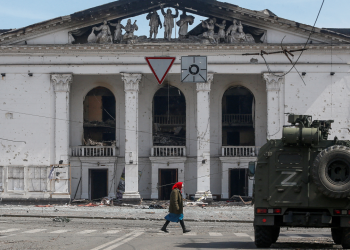 Ucrania rechaza la exigencia rusa de rendición en Mariúpol