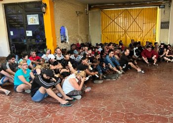 Hallan a 70 migrantes en pozo de agua y cuarto de máquinas de hotel en Oaxaca