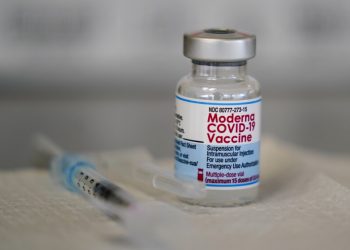 Moderna solicita a Estados Unidos autorización de su vacuna contra COVID para menores de 6 años