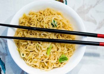 Crean en Japón unos palillos que modifican el sabor de la comida