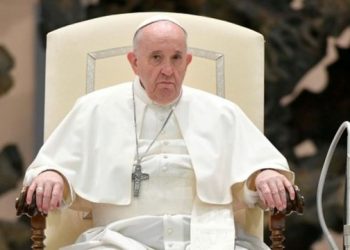 Papa Francisco: “Mi pierna no está bien, el médico me ha pedido que no camine”