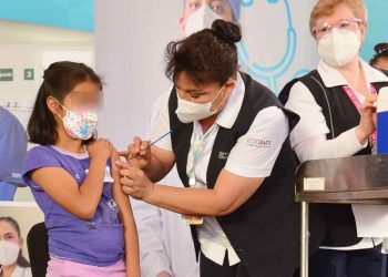 Edomex inicia vacunación a niñas contra el Papiloma Humano