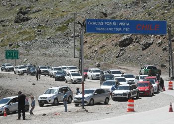 Chile reabrirá fronteras terrestres con Argentina, Perú y Bolivia cerradas por pandemia
