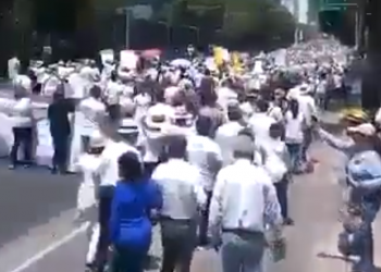 Diversas organizaciones sociales se manifiestan en contra de López Obrador en Paseo de la Reforma