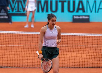 Raducanu y Osaka cumplen con su condición de favoritas
