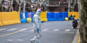 Shanghái registra sus primeras muertes por COVID pese a confinamiento