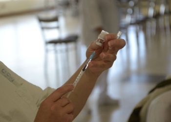 Gobierno de la Ciudad de México anuncia proceso de vacunación para rezagados