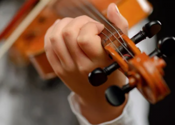 Hallan evidencias de beneficios cognitivos en niños por tocar un instrumento