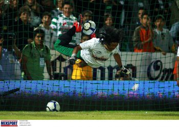 René Higuita, el genio del arco que le gusta jugar con la vida