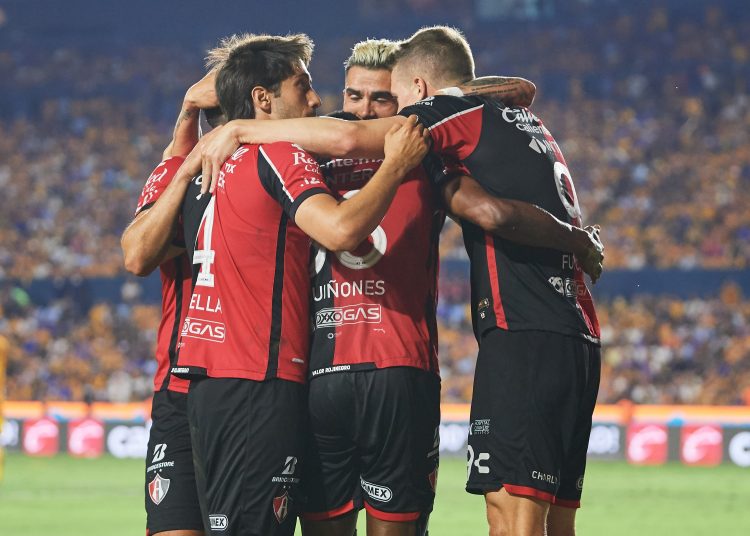 Julian Quinones celebrates his goal 0-1 with Jose Abella and Julio Cesar Furch of Atlas during the game Tigres UANL vs Atlas, corresponding to the second leg match of Semifinals, Torneo Clausura Grita Mexico C22 of the Liga BBVA MX, at Universitario Stadium, on May 21, 2022.



Julian Quinones celebra su gol 0-1 con Jose Abella y Julio Cesar Furch de Atlas durante el partido Tigres UANL vs Atlas, correspondiente al partido de vuelta de Semifinales de Final del Torneo Clausura Grita Mexico C22 de la Liga BBVA MX, en el Estadio Universitario, el 21 de Mayo de 2022.