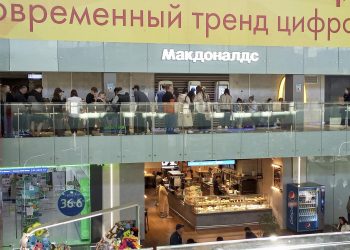Largas filas y muchas selfies en el “último” McDonald’s ruso