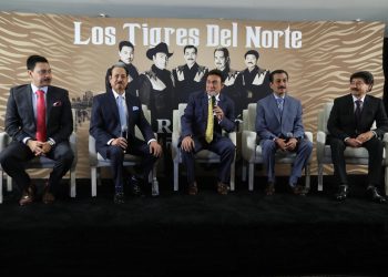 Los Tigres del Norte reafirman poder de canción “Somos más americanos”