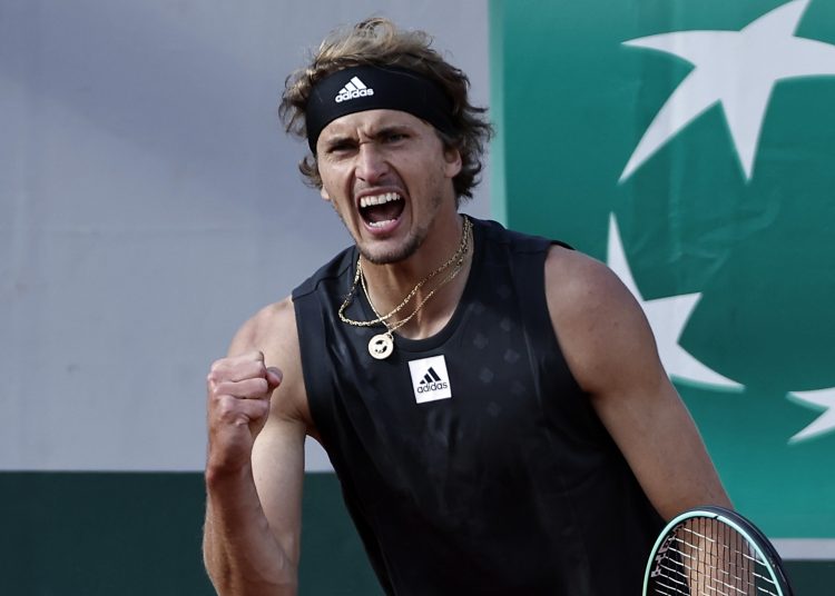 Paris (France), 29/05/2022.- Alexander Zverev of Germany reacts after winning against Bernabe Zapata Miralles of Spain in their menís fourth round match during the French Open tennis tournament at Roland ?Garros in Paris, France, 29 May 2022. (Tenis, Abierto, Francia, Alemania, España) EFE/EPA/CHRISTOPHE PETIT TESSON