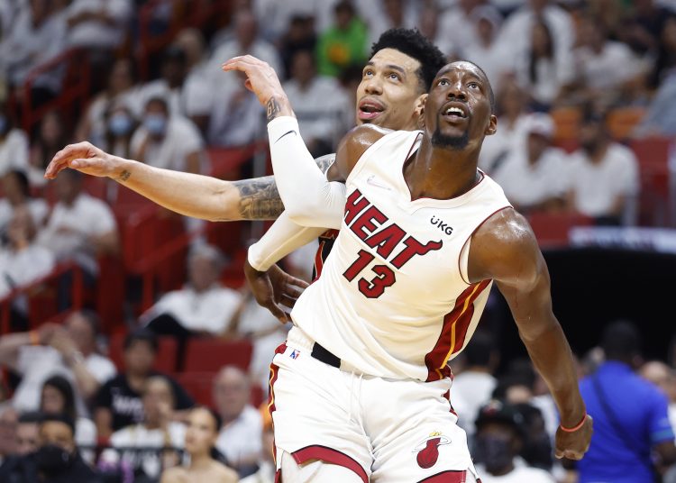 Miami (United States), 02/05/2022.- Miami Heat center Bam Adebayo (R) and Philadelphia 76ers guard Danny Green (L) wait for a rebound during the second half of game one of the NBA Eastern Conference semifinals series between the Miami Heat and the Philadelphia 76ers at FTX Arena in Miami, Florida, USA, 02 May 2022. (Baloncesto, Estados Unidos, Filadelfia) EFE/EPA/RHONA WISE SHUTTERSTOCK OUT
