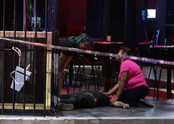 Ataques armados dejan dos muertos en zona de bares de Cancún