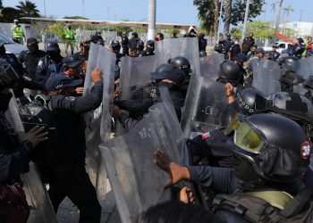 Policías protagonizan riña entre ellos mismos en Acapulco