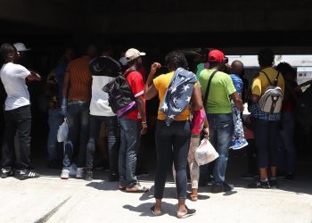 Migrantes saturan refugio que podría cerrar en Tamaulipas