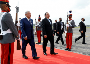 López Obrador arriba a Guatemala en su primera visita oficial