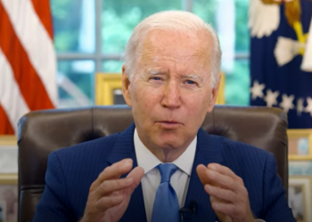 Biden anuncia nuevas medidas para solucionar la escasez de leche para bebés