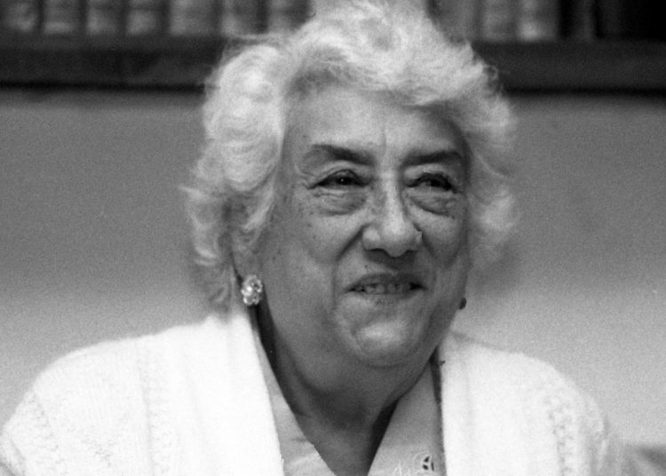 Ciudad de México, 30 de Marzo de 2022.- Dolores Castro Varela, poeta, narradora, ensayista, crítica literaria y fundadora de Radio UNAM, murió este miércoles a la edad de 98 años. Dolores Castro nació el 12 de abril de 1923 en Aguascalientes. La autora  de poemarios como El corazón transfigurado (1949), La tierra está sonando (1959), Cantares de vela (1960), Qué es lo vivido (1980), No es el amor el vuelo (1995), Sonar en el silencio (2000), Íntimos huéspedes (2004) y Algo le duele al aire (2011) y  es considerada protagonista de la literatura nacional. FOTO: Archivo / Mario Basilio / CUARTOSCURO.COM
