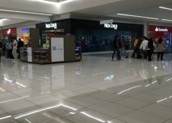 Hallan a tres Personas muertas en el interior de centro comercial de Tlalnepantla, la FGJEM investiga el caso las tres victimas presentan impacto de arma de fuego