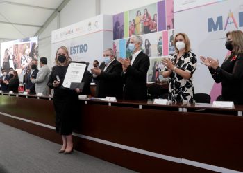 Anuncia el gobernador, Alfredo del Mazo aumento en el bono que reciben los maestros del EDOMEX