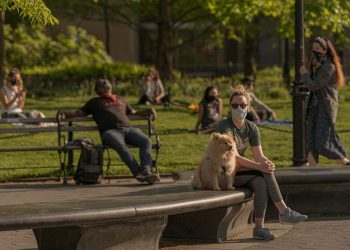 Nueva York pide volver a usar mascarilla en lugares públicos por repunte de casos de COVID 19