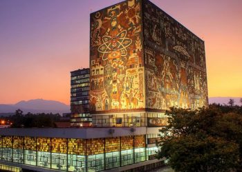 UNAM y médicos refutan dichos de AMLO sobre alumnos en pandemia