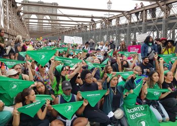 Miles de mujeres de EU salen a las calles para defender el aborto