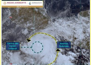 Ághata se intensifica a huracán frente a costas de Oaxaca