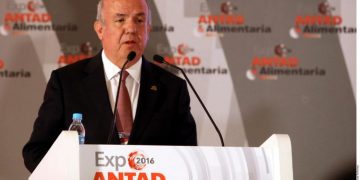 Es un buen momento para quitar los sobrecostos y beneficiemos a los consumidores que menos tienen: Yáñez
