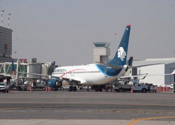 Otro incidente en el AICM, avión aborta aterrizaje por pista ocupada