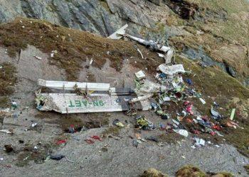Mueren 22 pasajeros de avión extraviado en Nepal