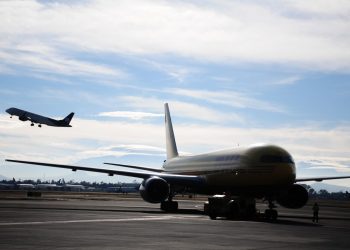 López Obrador informa que habrá una reunión para ordenar el espacio aéreo