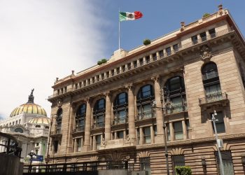 Sector privado baja previsión de crecimiento de México a 1,73 % para 2022