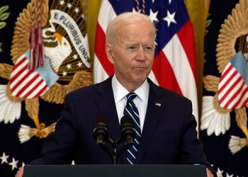Biden llama a enfrentar el odio tras tiroteo en Búfalo que dejó 10 muertos