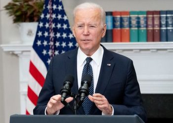 Biden restablece los vuelos a Cuba y elimina los límites a las remesas